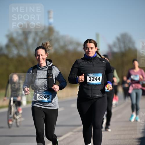 06.04.2025 - 44. Internationalen Wilhelmsburger Insellauf Dr. Thomas Lammeyer http://msf.ph/oto/7566398 06.04.2025 09:42:11 Laufen 3245, 3244 meine-sportfotos.de
