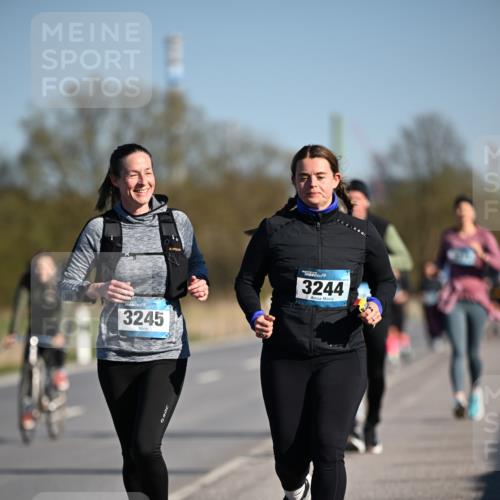06.04.2025 - 44. Internationalen Wilhelmsburger Insellauf Dr. Thomas Lammeyer http://msf.ph/oto/7566401 06.04.2025 09:42:11 Laufen 3245, 3244 meine-sportfotos.de