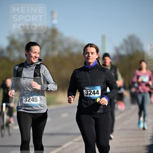 06.04.2025 - 44. Internationalen Wilhelmsburger Insellauf Dr. Thomas Lammeyer http://msf.ph/oto/7566409 06.04.2025 09:42:11 Laufen 3245, 3244 meine-sportfotos.de