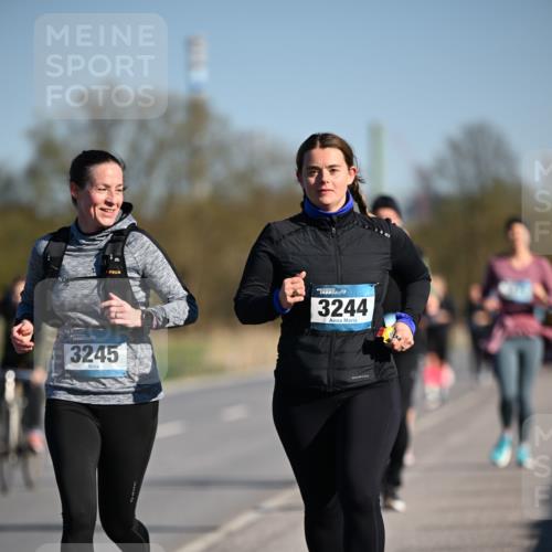 06.04.2025 - 44. Internationalen Wilhelmsburger Insellauf Dr. Thomas Lammeyer http://msf.ph/oto/7566412 06.04.2025 09:42:12 Laufen 3245, 3244 meine-sportfotos.de