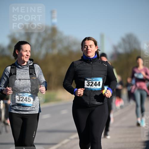 06.04.2025 - 44. Internationalen Wilhelmsburger Insellauf Dr. Thomas Lammeyer http://msf.ph/oto/7566415 06.04.2025 09:42:12 Laufen 3245, 3244 meine-sportfotos.de