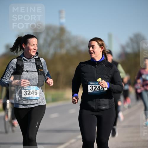 06.04.2025 - 44. Internationalen Wilhelmsburger Insellauf Dr. Thomas Lammeyer http://msf.ph/oto/7566418 06.04.2025 09:42:12 Laufen 3245, 3244 meine-sportfotos.de