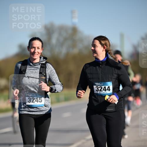 06.04.2025 - 44. Internationalen Wilhelmsburger Insellauf Dr. Thomas Lammeyer http://msf.ph/oto/7566423 06.04.2025 09:42:12 Laufen 3244, 3245 meine-sportfotos.de
