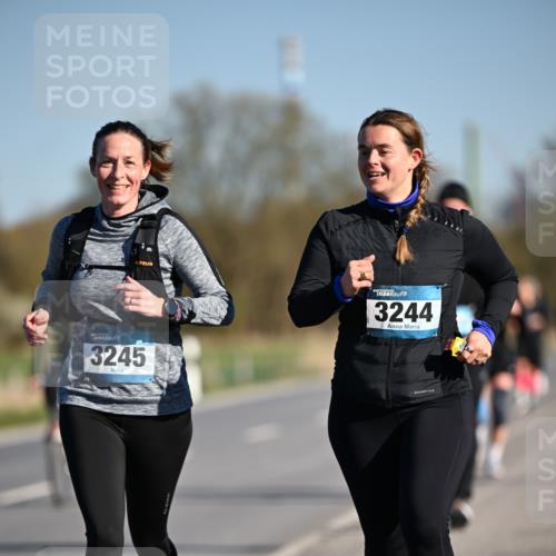 06.04.2025 - 44. Internationalen Wilhelmsburger Insellauf Dr. Thomas Lammeyer http://msf.ph/oto/7566425 06.04.2025 09:42:12 Laufen 3244, 3245 meine-sportfotos.de