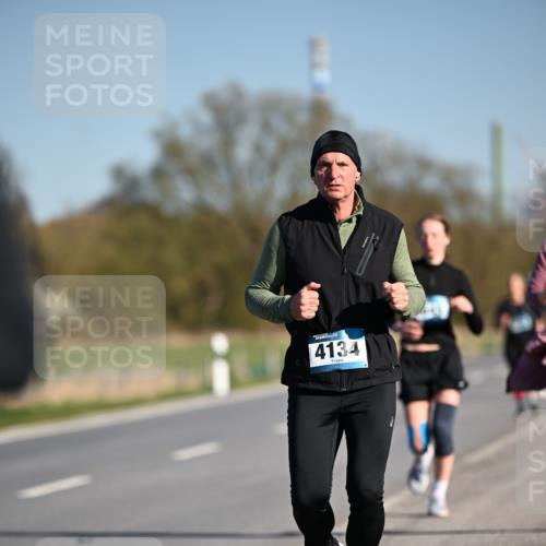 06.04.2025 - 44. Internationalen Wilhelmsburger Insellauf Dr. Thomas Lammeyer http://msf.ph/oto/7566443 06.04.2025 09:42:15 Laufen 4134 meine-sportfotos.de