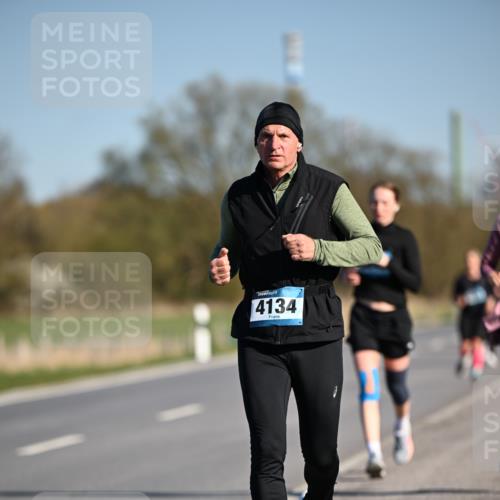 06.04.2025 - 44. Internationalen Wilhelmsburger Insellauf Dr. Thomas Lammeyer http://msf.ph/oto/7566449 06.04.2025 09:42:16 Laufen 4134 meine-sportfotos.de