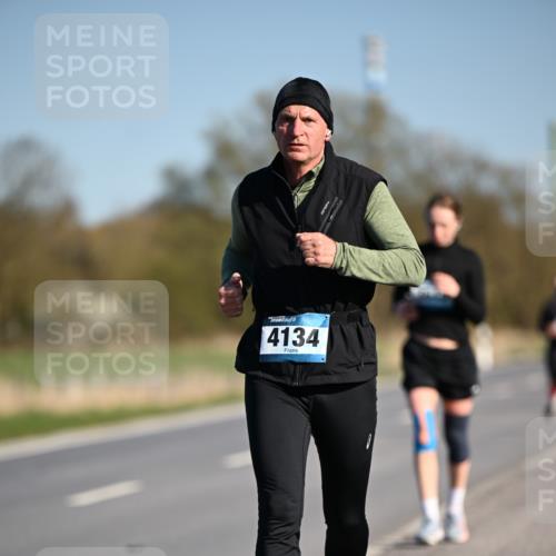 06.04.2025 - 44. Internationalen Wilhelmsburger Insellauf Dr. Thomas Lammeyer http://msf.ph/oto/7566460 06.04.2025 09:42:16 Laufen 4134 meine-sportfotos.de
