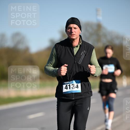 06.04.2025 - 44. Internationalen Wilhelmsburger Insellauf Dr. Thomas Lammeyer http://msf.ph/oto/7566469 06.04.2025 09:42:17 Laufen 4134 meine-sportfotos.de