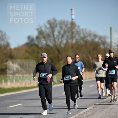 06.04.2025 - 44. Internationalen Wilhelmsburger Insellauf Dr. Thomas Lammeyer http://msf.ph/oto/7566565 06.04.2025 09:42:31 Laufen 3229, 3228, 4323 meine-sportfotos.de