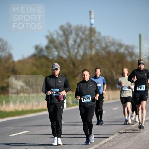 06.04.2025 - 44. Internationalen Wilhelmsburger Insellauf Dr. Thomas Lammeyer http://msf.ph/oto/7566568 06.04.2025 09:42:31 Laufen 3229, 3228, 4323 meine-sportfotos.de