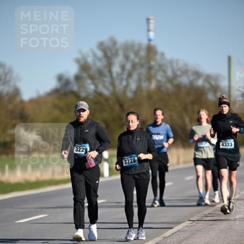06.04.2025 - 44. Internationalen Wilhelmsburger Insellauf Dr. Thomas Lammeyer http://msf.ph/oto/7566576 06.04.2025 09:42:32 Laufen 3229, 47, 3228, 4323 meine-sportfotos.de