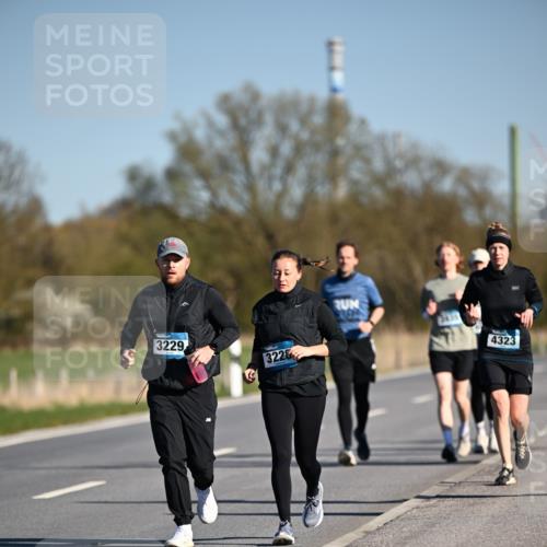 06.04.2025 - 44. Internationalen Wilhelmsburger Insellauf Dr. Thomas Lammeyer http://msf.ph/oto/7566578 06.04.2025 09:42:32 Laufen 3229, 3228, 303, 4323 meine-sportfotos.de