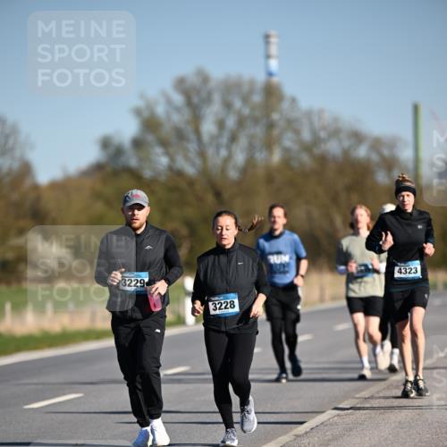 06.04.2025 - 44. Internationalen Wilhelmsburger Insellauf Dr. Thomas Lammeyer http://msf.ph/oto/7566581 06.04.2025 09:42:32 Laufen 3229, 3228, 4323 meine-sportfotos.de