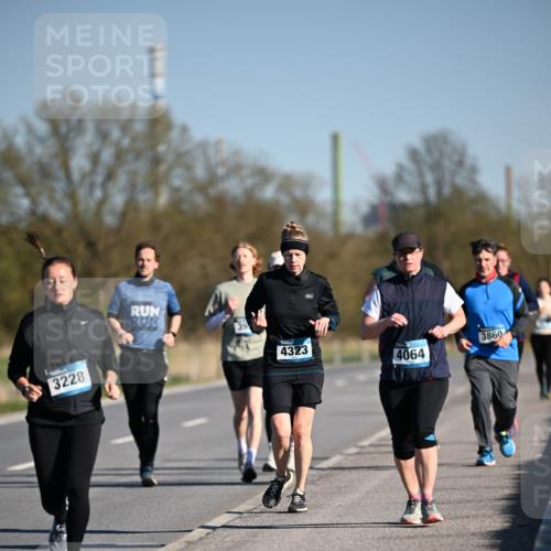06.04.2025 - 44. Internationalen Wilhelmsburger Insellauf Dr. Thomas Lammeyer http://msf.ph/oto/7566583 06.04.2025 09:42:33 Laufen 3228, 39, 4323, 3860, 4064 meine-sportfotos.de