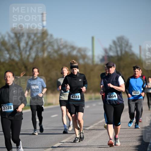 06.04.2025 - 44. Internationalen Wilhelmsburger Insellauf Dr. Thomas Lammeyer http://msf.ph/oto/7566590 06.04.2025 09:42:33 Laufen 3228, 4323, 3860, 4064 meine-sportfotos.de