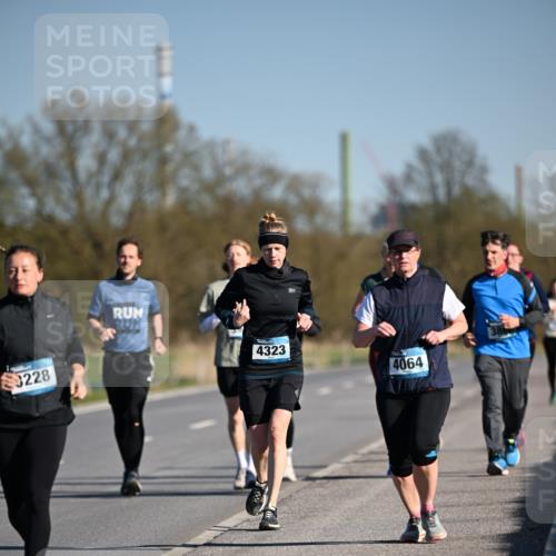06.04.2025 - 44. Internationalen Wilhelmsburger Insellauf Dr. Thomas Lammeyer http://msf.ph/oto/7566595 06.04.2025 09:42:33 Laufen 228, 4323, 4064 meine-sportfotos.de