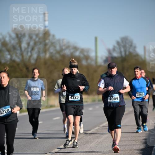 06.04.2025 - 44. Internationalen Wilhelmsburger Insellauf Dr. Thomas Lammeyer http://msf.ph/oto/7566597 06.04.2025 09:42:34 Laufen 3228, 4323, 3860, 4064 meine-sportfotos.de