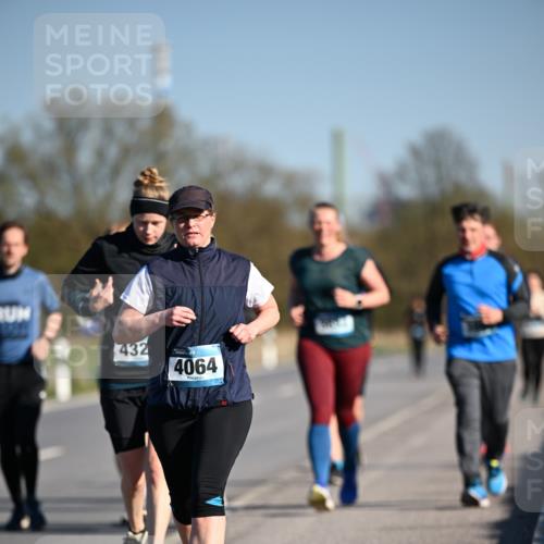 06.04.2025 - 44. Internationalen Wilhelmsburger Insellauf Dr. Thomas Lammeyer http://msf.ph/oto/7566633 06.04.2025 09:42:36 Laufen 432, 4064 meine-sportfotos.de