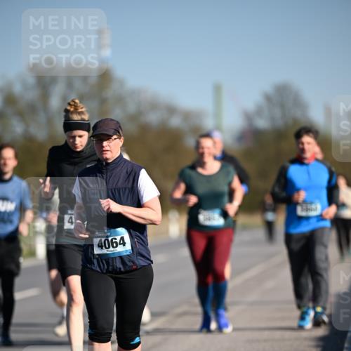 06.04.2025 - 44. Internationalen Wilhelmsburger Insellauf Dr. Thomas Lammeyer http://msf.ph/oto/7566638 06.04.2025 09:42:37 Laufen 4, 4064 meine-sportfotos.de