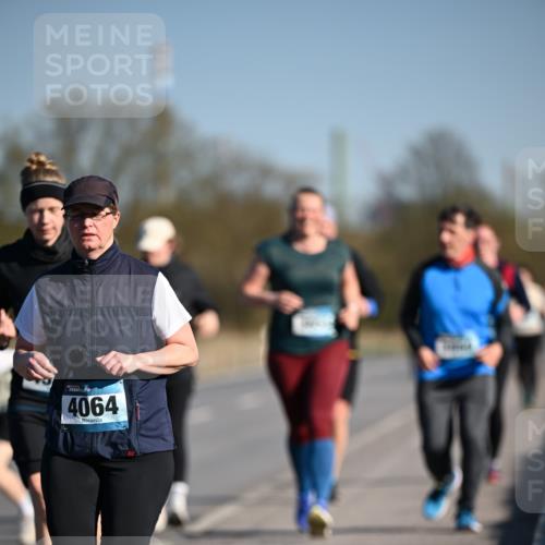 06.04.2025 - 44. Internationalen Wilhelmsburger Insellauf Dr. Thomas Lammeyer http://msf.ph/oto/7566653 06.04.2025 09:42:38 Laufen 4064 meine-sportfotos.de
