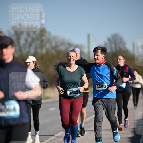 06.04.2025 - 44. Internationalen Wilhelmsburger Insellauf Dr. Thomas Lammeyer http://msf.ph/oto/7566660 06.04.2025 09:42:39 Laufen 3853, 3860 meine-sportfotos.de