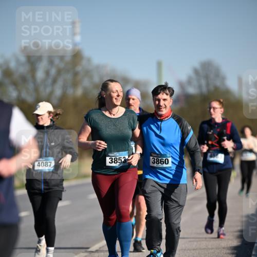 06.04.2025 - 44. Internationalen Wilhelmsburger Insellauf Dr. Thomas Lammeyer http://msf.ph/oto/7566670 06.04.2025 09:42:39 Laufen 4087, 3853, 3860 meine-sportfotos.de