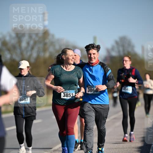 06.04.2025 - 44. Internationalen Wilhelmsburger Insellauf Dr. Thomas Lammeyer http://msf.ph/oto/7566673 06.04.2025 09:42:39 Laufen 4087, 3853, 4583, 3860 meine-sportfotos.de