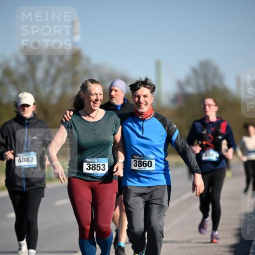 06.04.2025 - 44. Internationalen Wilhelmsburger Insellauf Dr. Thomas Lammeyer http://msf.ph/oto/7566683 06.04.2025 09:42:40 Laufen 4087, 3853, 3860, 4150 meine-sportfotos.de