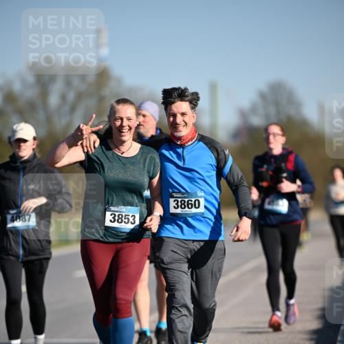 06.04.2025 - 44. Internationalen Wilhelmsburger Insellauf Dr. Thomas Lammeyer http://msf.ph/oto/7566688 06.04.2025 09:42:40 Laufen 4087, 3853, 3860 meine-sportfotos.de