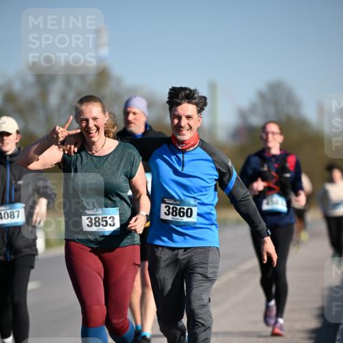 06.04.2025 - 44. Internationalen Wilhelmsburger Insellauf Dr. Thomas Lammeyer http://msf.ph/oto/7566696 06.04.2025 09:42:40 Laufen 4087, 3853, 3860 meine-sportfotos.de