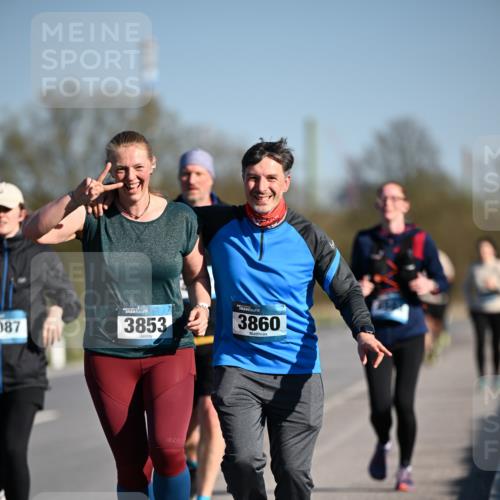 06.04.2025 - 44. Internationalen Wilhelmsburger Insellauf Dr. Thomas Lammeyer http://msf.ph/oto/7566698 06.04.2025 09:42:41 Laufen 087, 3853, 3860 meine-sportfotos.de