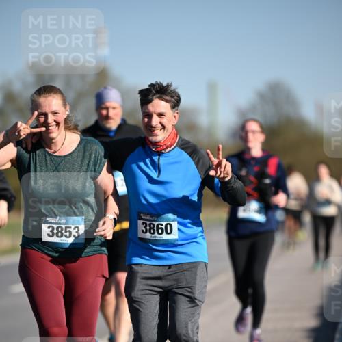 06.04.2025 - 44. Internationalen Wilhelmsburger Insellauf Dr. Thomas Lammeyer http://msf.ph/oto/7566711 06.04.2025 09:42:41 Laufen 3853, 3860 meine-sportfotos.de