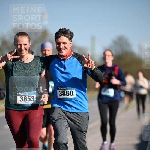 06.04.2025 - 44. Internationalen Wilhelmsburger Insellauf Dr. Thomas Lammeyer http://msf.ph/oto/7566714 06.04.2025 09:42:41 Laufen 3853, 3860 meine-sportfotos.de