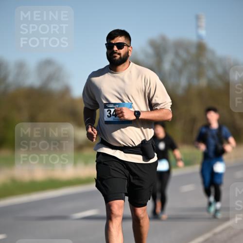 06.04.2025 - 44. Internationalen Wilhelmsburger Insellauf Dr. Thomas Lammeyer http://msf.ph/oto/7566821 06.04.2025 09:43:00 Laufen 34 meine-sportfotos.de