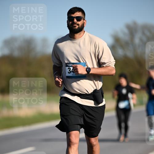 06.04.2025 - 44. Internationalen Wilhelmsburger Insellauf Dr. Thomas Lammeyer http://msf.ph/oto/7566835 06.04.2025 09:43:01 Laufen 34 meine-sportfotos.de
