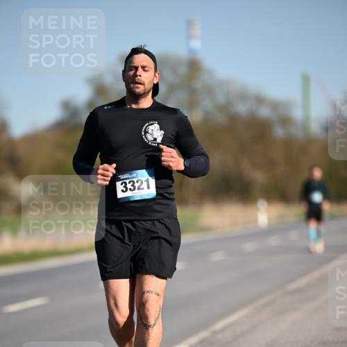 06.04.2025 - 44. Internationalen Wilhelmsburger Insellauf Dr. Thomas Lammeyer http://msf.ph/oto/7567019 06.04.2025 09:43:28 Laufen 3321 meine-sportfotos.de