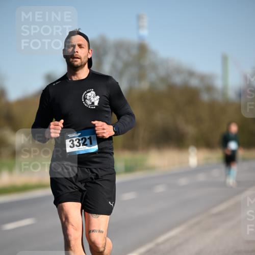 06.04.2025 - 44. Internationalen Wilhelmsburger Insellauf Dr. Thomas Lammeyer http://msf.ph/oto/7567027 06.04.2025 09:43:29 Laufen 3321 meine-sportfotos.de