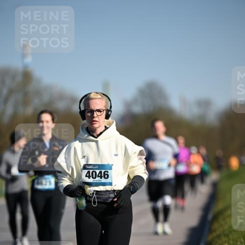 06.04.2025 - 44. Internationalen Wilhelmsburger Insellauf Dr. Thomas Lammeyer http://msf.ph/oto/7567097 06.04.2025 09:43:46 Laufen 4021, 4046 meine-sportfotos.de