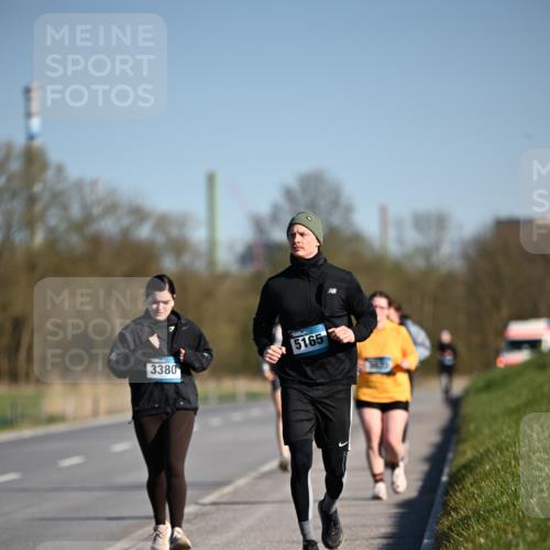 06.04.2025 - 44. Internationalen Wilhelmsburger Insellauf Dr. Thomas Lammeyer http://msf.ph/oto/7567358 06.04.2025 09:44:38 Laufen 3380, 5165 meine-sportfotos.de