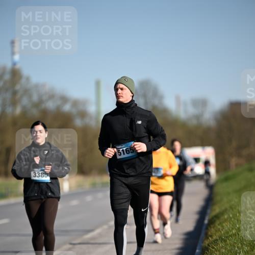 06.04.2025 - 44. Internationalen Wilhelmsburger Insellauf Dr. Thomas Lammeyer http://msf.ph/oto/7567398 06.04.2025 09:44:41 Laufen 3380, 5165 meine-sportfotos.de