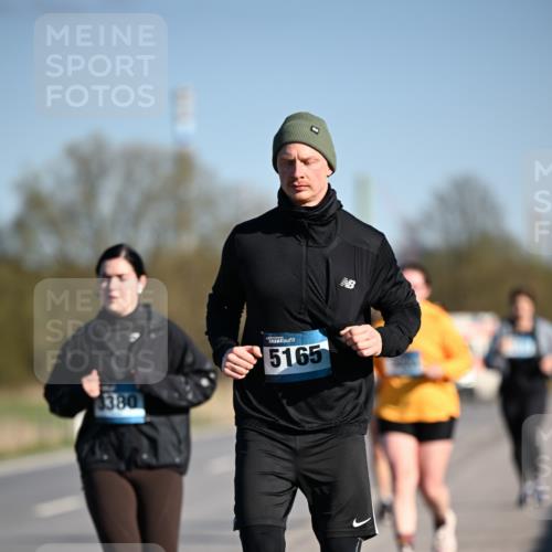 06.04.2025 - 44. Internationalen Wilhelmsburger Insellauf Dr. Thomas Lammeyer http://msf.ph/oto/7567434 06.04.2025 09:44:43 Laufen 380, 5165 meine-sportfotos.de