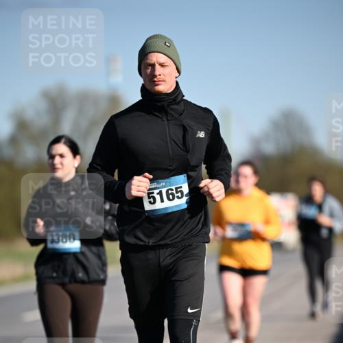 06.04.2025 - 44. Internationalen Wilhelmsburger Insellauf Dr. Thomas Lammeyer http://msf.ph/oto/7567444 06.04.2025 09:44:44 Laufen 3380, 5165 meine-sportfotos.de