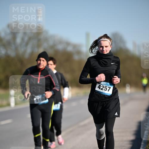 06.04.2025 - 44. Internationalen Wilhelmsburger Insellauf Dr. Thomas Lammeyer http://msf.ph/oto/7567559 06.04.2025 09:45:14 Laufen 4257 meine-sportfotos.de