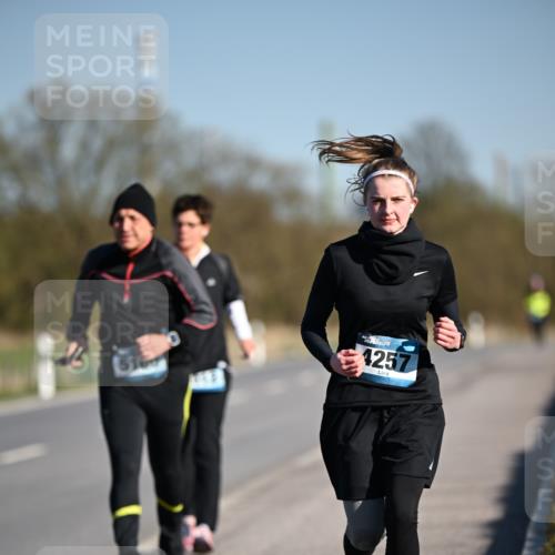 06.04.2025 - 44. Internationalen Wilhelmsburger Insellauf Dr. Thomas Lammeyer http://msf.ph/oto/7567562 06.04.2025 09:45:14 Laufen 4257 meine-sportfotos.de