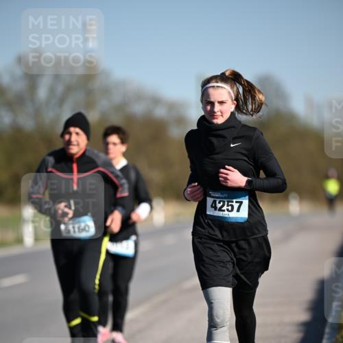 06.04.2025 - 44. Internationalen Wilhelmsburger Insellauf Dr. Thomas Lammeyer http://msf.ph/oto/7567566 06.04.2025 09:45:15 Laufen 5160, 4257 meine-sportfotos.de