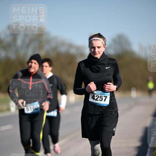 06.04.2025 - 44. Internationalen Wilhelmsburger Insellauf Dr. Thomas Lammeyer http://msf.ph/oto/7567571 06.04.2025 09:45:15 Laufen 4257 meine-sportfotos.de