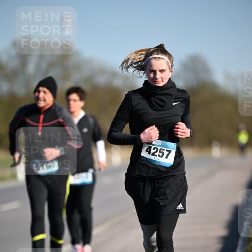 06.04.2025 - 44. Internationalen Wilhelmsburger Insellauf Dr. Thomas Lammeyer http://msf.ph/oto/7567574 06.04.2025 09:45:15 Laufen 4257 meine-sportfotos.de