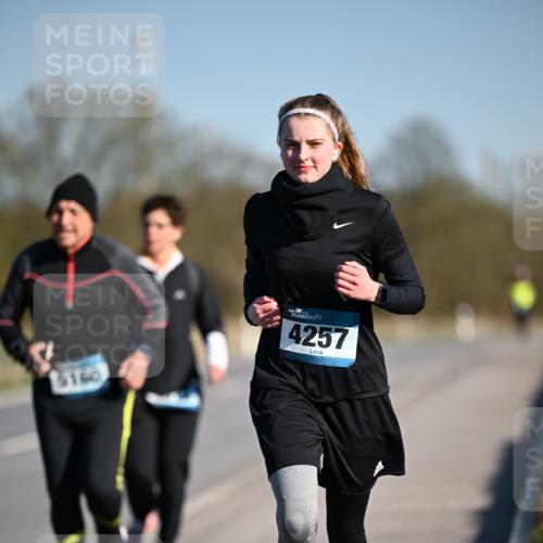 06.04.2025 - 44. Internationalen Wilhelmsburger Insellauf Dr. Thomas Lammeyer http://msf.ph/oto/7567579 06.04.2025 09:45:15 Laufen 5160, 4257 meine-sportfotos.de