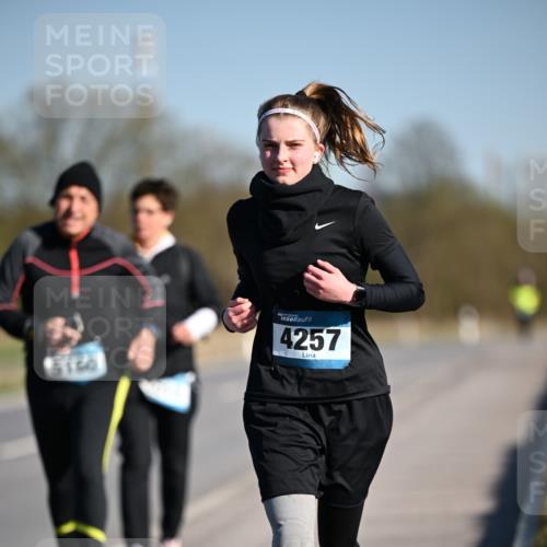 06.04.2025 - 44. Internationalen Wilhelmsburger Insellauf Dr. Thomas Lammeyer http://msf.ph/oto/7567582 06.04.2025 09:45:16 Laufen 9160, 4257 meine-sportfotos.de