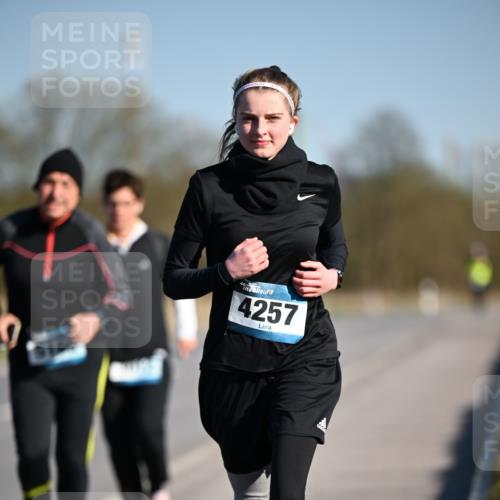 06.04.2025 - 44. Internationalen Wilhelmsburger Insellauf Dr. Thomas Lammeyer http://msf.ph/oto/7567586 06.04.2025 09:45:16 Laufen 4257 meine-sportfotos.de